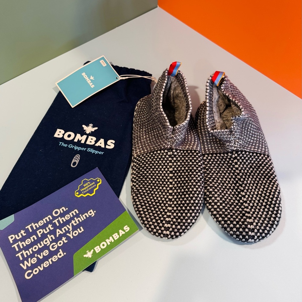 Bombas Men’s Gripper slippers - Size: Medium - NWT! - Picture 2 of 4